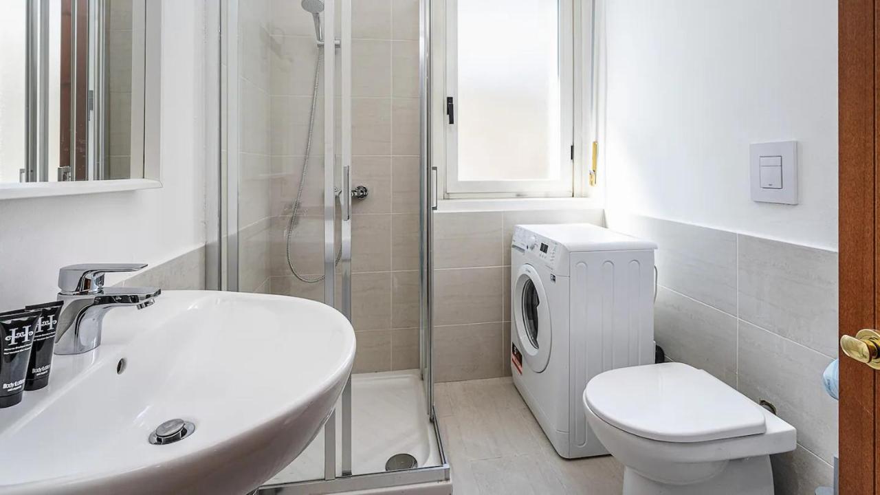Blue City Paradise - Renovated Apt In Center Milan Apartment ภายนอก รูปภาพ